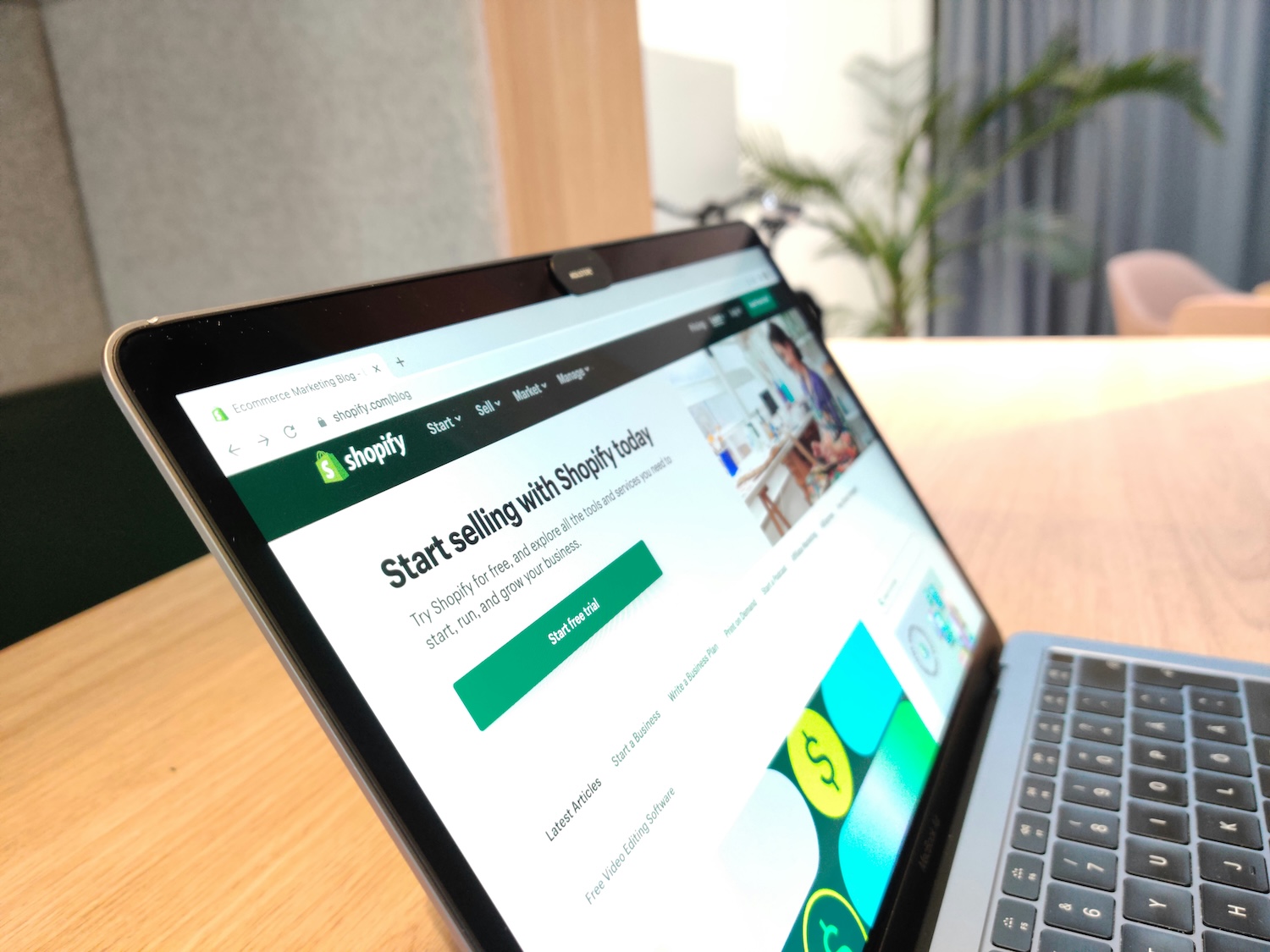 Vlastní e-shop, nebo pronajatá platforma? Kdy hosting řešit a kdy ne